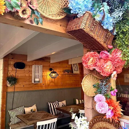 Florence Gardens Boutique Hotel And Restaurant-3