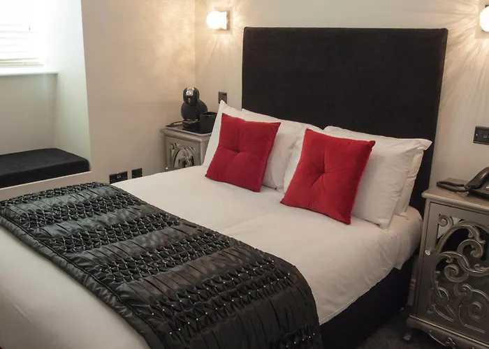 The Ship Leopard Hotel - No Children (Adults Only)